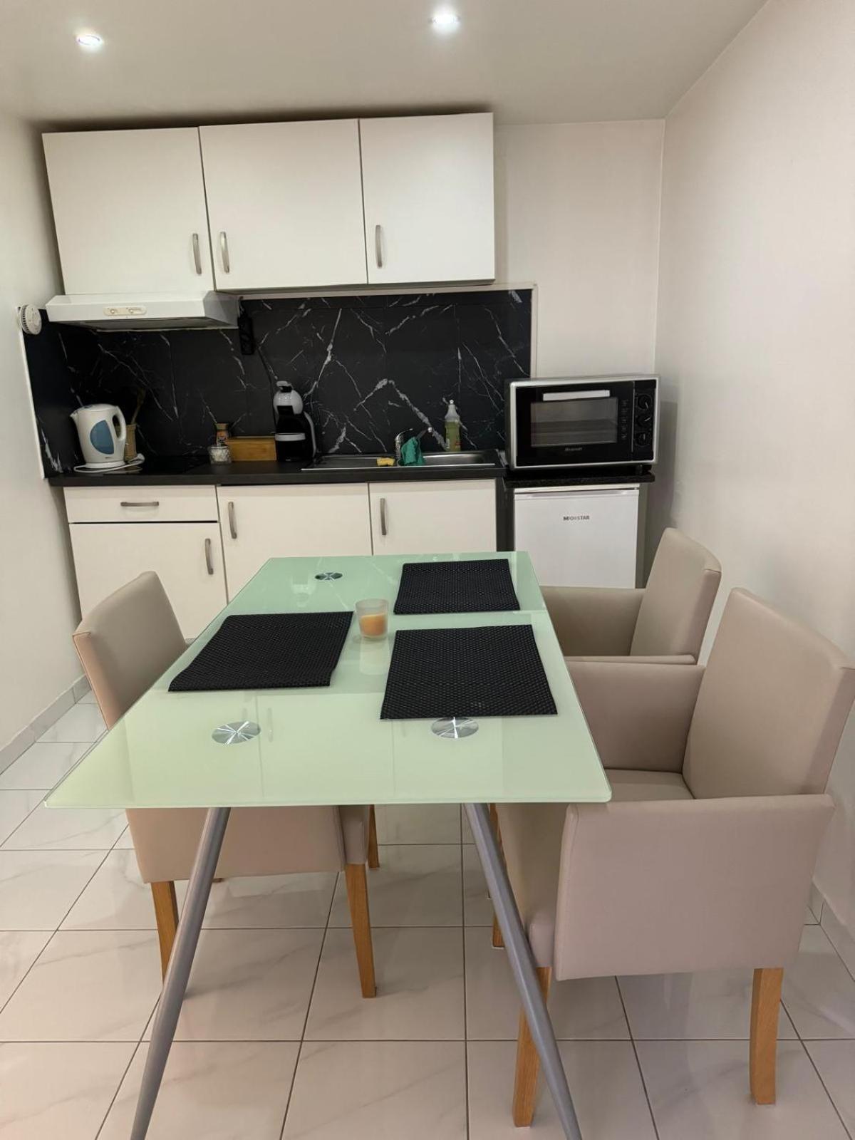 Studio 45M2 Tres Calme Village-Neuf Exteriör bild